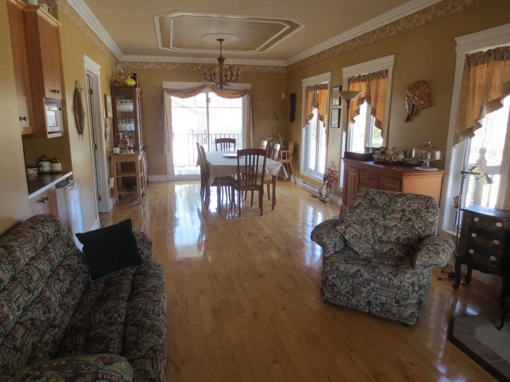 Au Nidaigle Bed & Breakfast Saint-Basile Exterior photo
